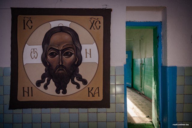 «Зачем снимать что-то, когда у меня 4000 кв. м жилья?» Купил здание психбольницы и переехал туда