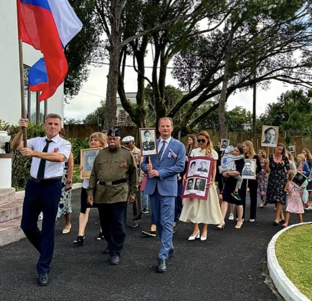 Посольство РФ в Зимбабве провело патриотическую акцию "Бессмертный полк"
