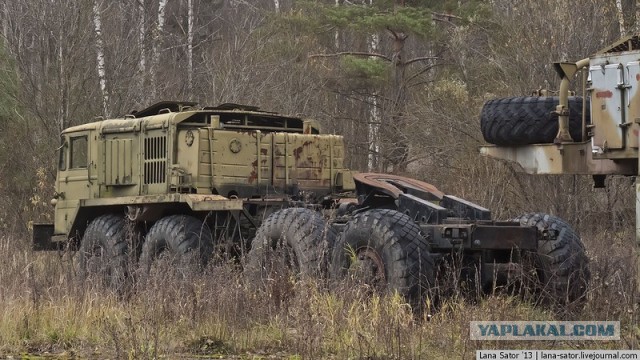 Вечный ремонт. Заброшенная военная техника.