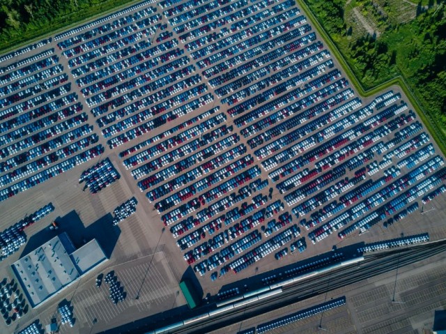 В России с начала 2023 года продажи новых автомобилей рухнули на 62%