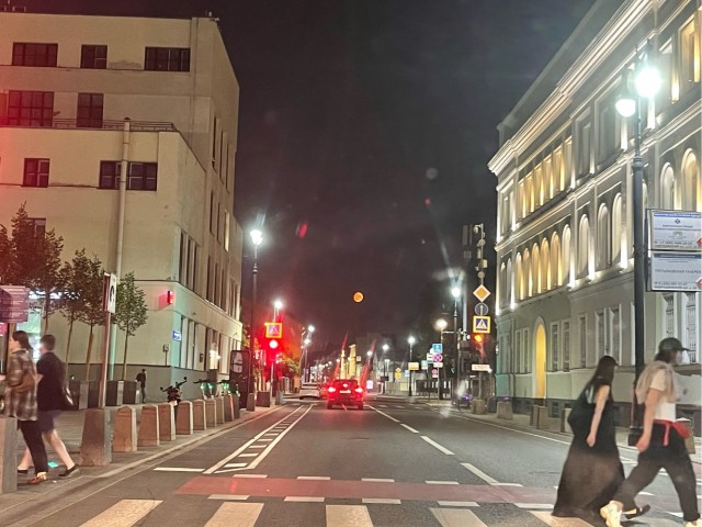Луна сегодня над Москвой