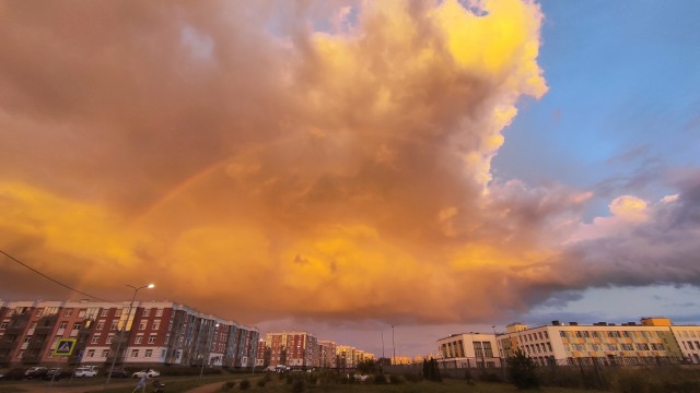 Красивый закат сегодня был