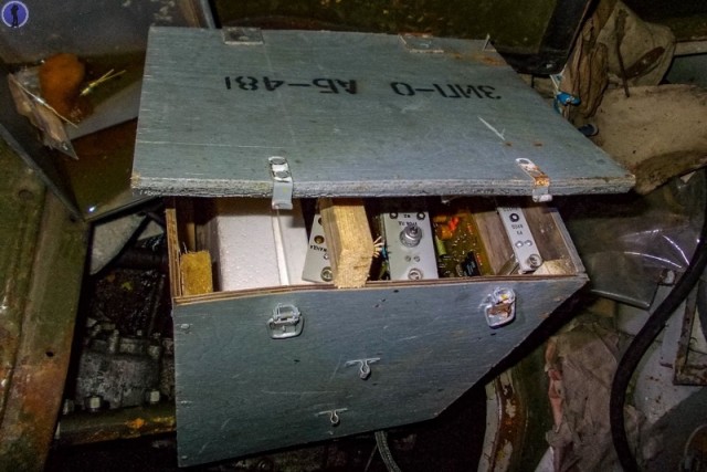 Заброшенные в лесу БТР-ы связистов с дорогими платами внутри