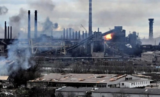 Военные ВС из РФ сообщили о начале штурма завода «Азовсталь» с танками и пехотой.