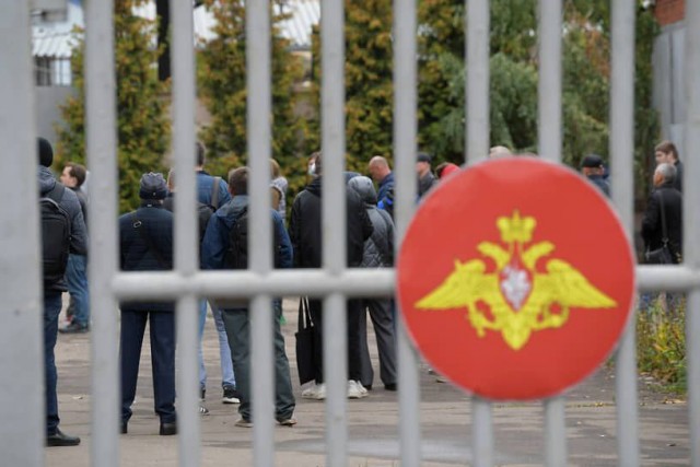 Военкоматы в России не справляются с потоком обращений от работодателей