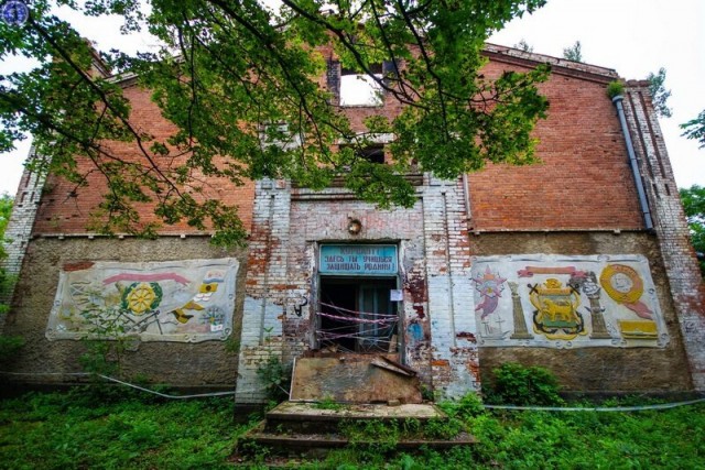 Заброшенная Электромеханическая школа ТОФ на острове Русский