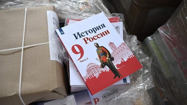 Стоимость учебника истории для 5-9 классов, который сейчас разрабатывается, может составить около 500 р — министр просвещения РФ