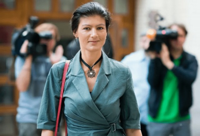 Потерявшая отца, преподававшая русский язык, напугавшая Шольца: кто такая Сара Вагенкнехт