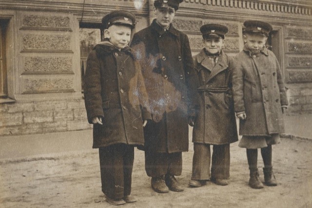 Советские люди в 1950 - 60-х годах. Часть вторая.