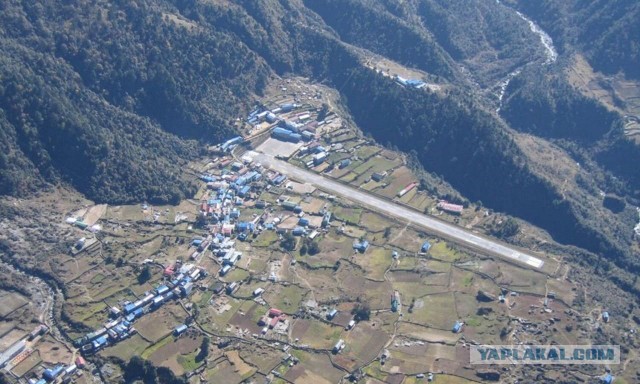 Один из самых опасных в мире аэропортов с наклонной взлетно-посадочной полосой