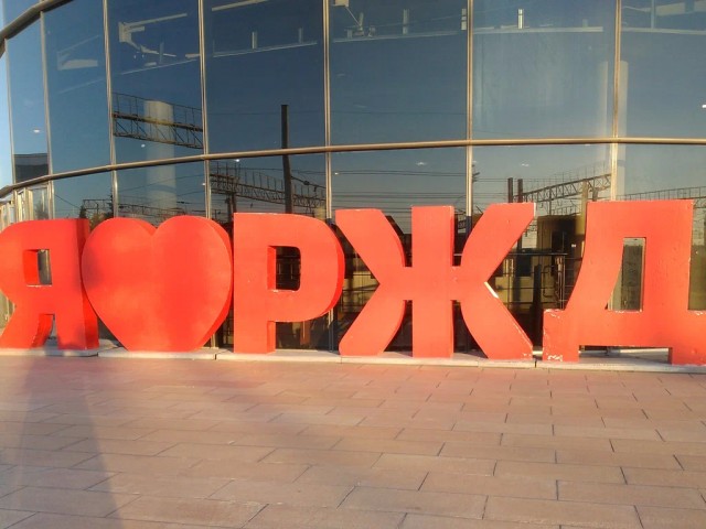 Антисанитария и 15000 попавших под колеса в год. В чем парадокс железных дорог в Индии?