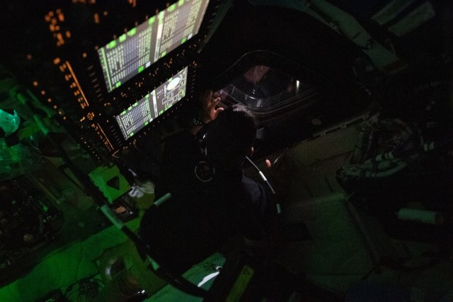 Тем временем, новая подборка снимков от миссии Artemis II, которая сегодня преодолела половину пути к своей цели