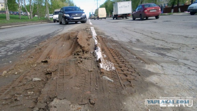 В Екатеринбурге ночью новую разметку нанесли