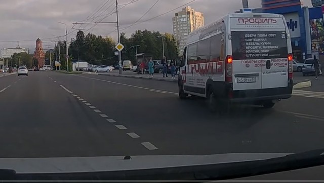 Ручками машет, м...ла!
