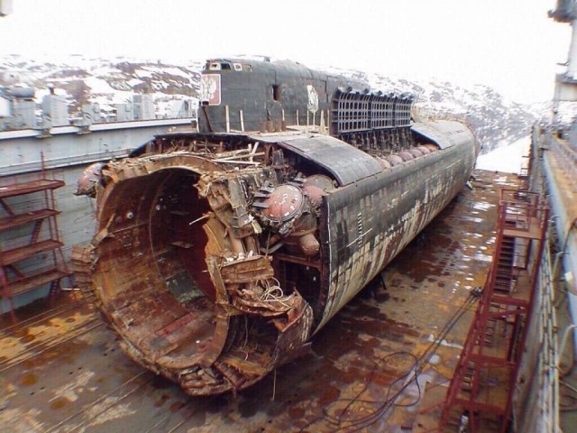 108 метров между жизнью и смертью. АПРК "Курск"