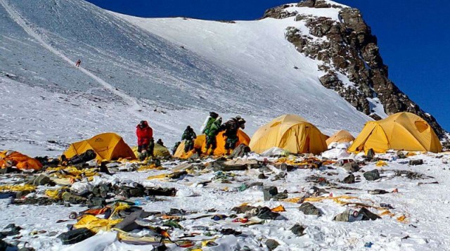 Непальский проводник спас на Эвересте погибающего альпиниста