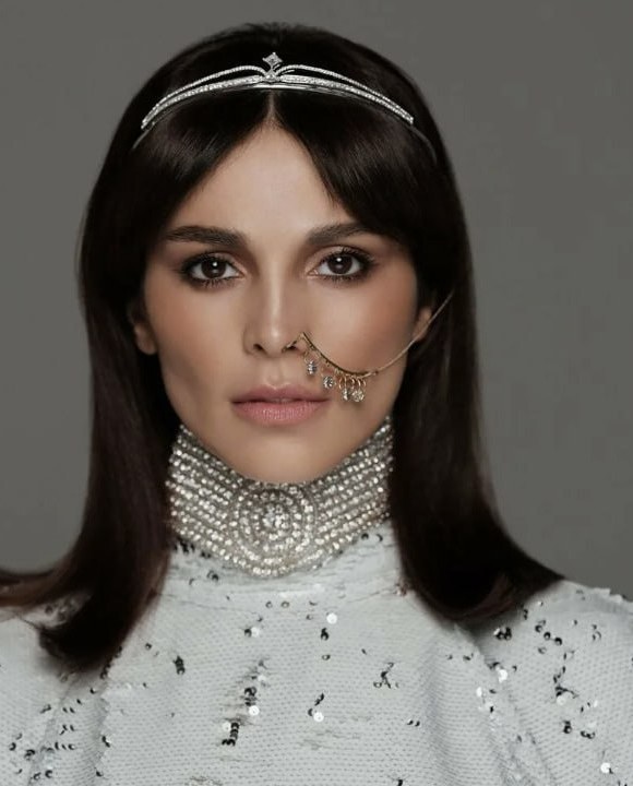 Сати Казанова требует больше полумиллиона рублей за отмену своего концерта в день траура по "Крокусу"