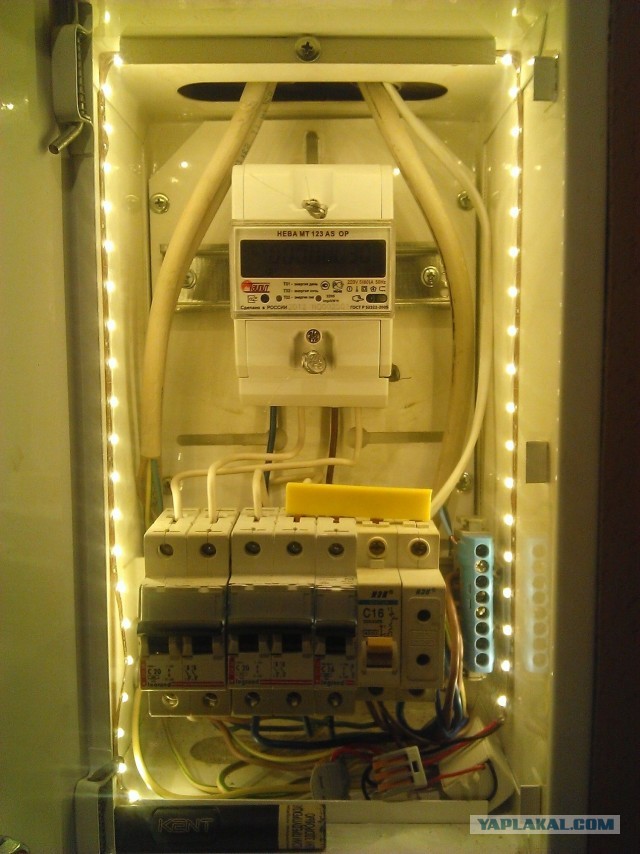 Электрик, 5 лет, ни дня на официальной работе