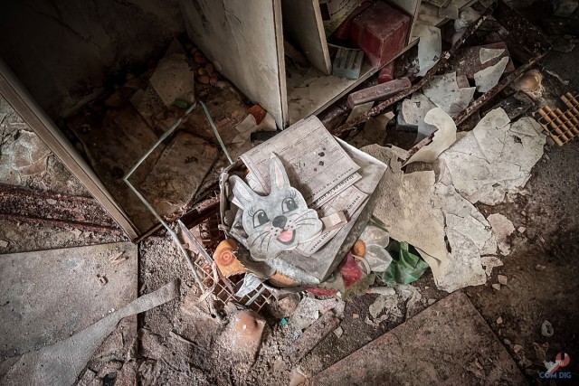 Детство, украденное мирным атомом. Заброшенный с 1986 года детский сад в Припяти