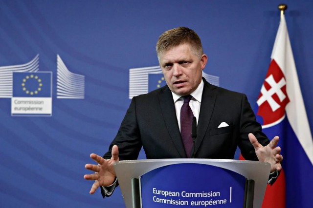 Фицо: Словакия жалобой на ЕК будет добиваться поставок газа и нефти в страну