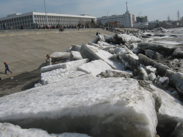 Ледоход на реке Томь