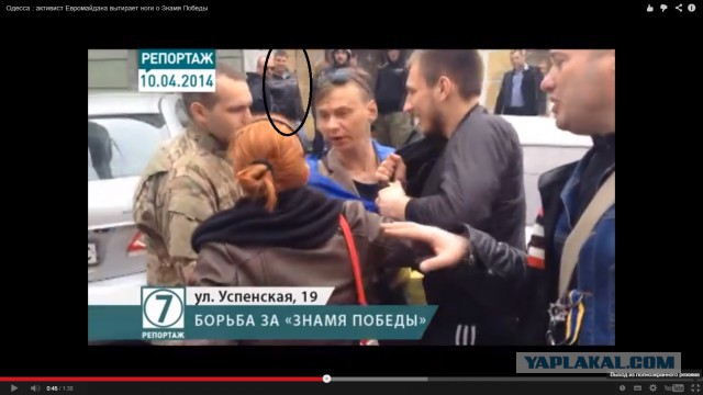 Активисты майдана в Одессе вытерли ноги о знамя