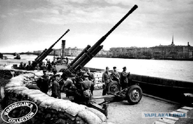 Почему орудия размещаются возле домов. Первомайск.