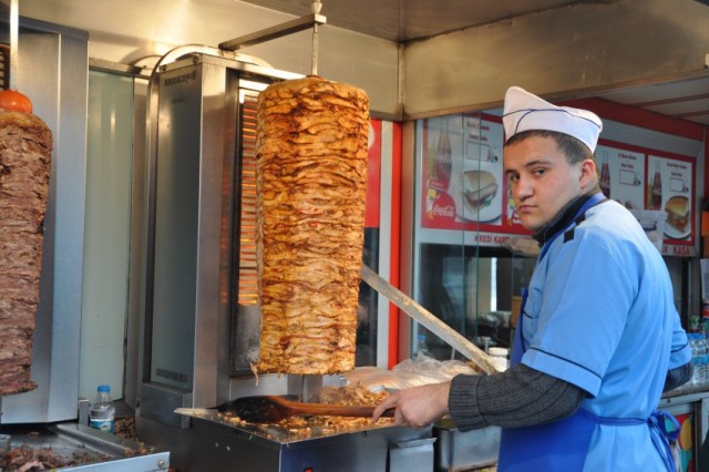 Коротко о том, как готовят шаурму в Кузьминках (район Москвы)