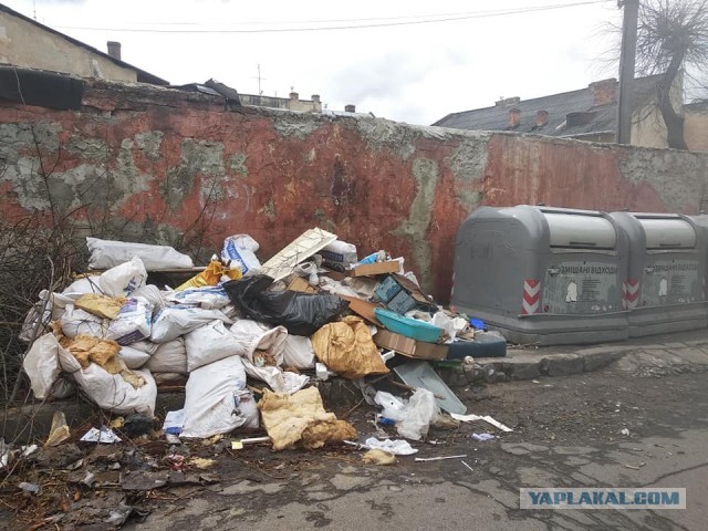 Двор в Карелии и двор в Финляндии