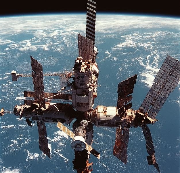 Орбитальной станции "Мир"  - 35 лет.  Первая в мире!  Вспомним факты...