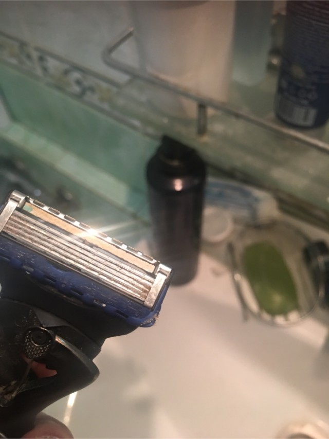 Чем бреемся?