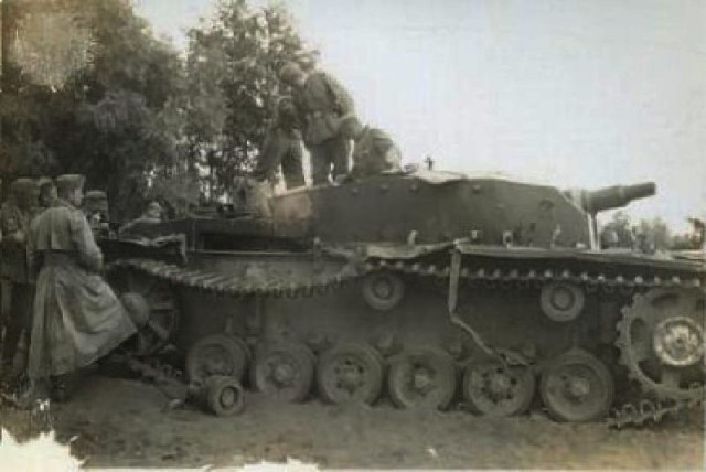 StuG III под кличкой "Гадюка", самая массовая в производстве с которой пришлось встретиться нашим дедам.