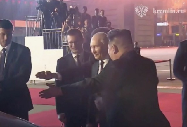 Путин подарил Ким Чен Ыну ещё один Aurus, а тот в ответ «изображения президента, включая бюсты»