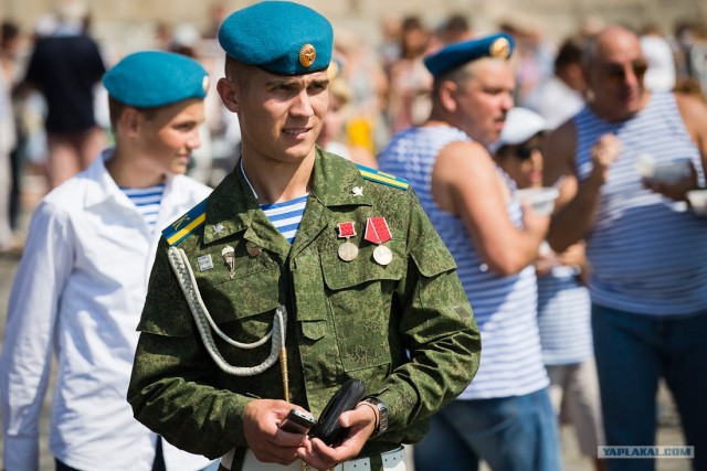 С Днем ВДВ, посоны!