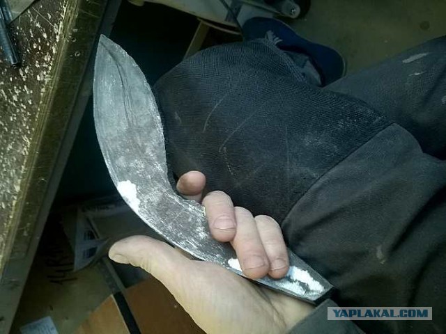 Как сделать топор таким, чтобы его можно было подарить?