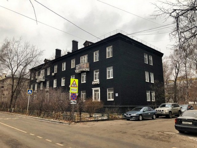 Черный цвет в России на примере сталинки