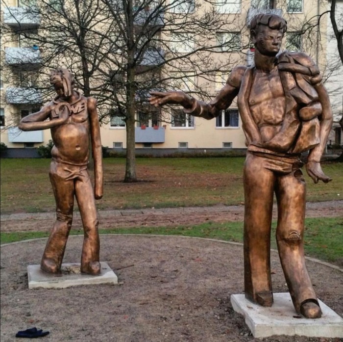 Памятники, способные удивить любого