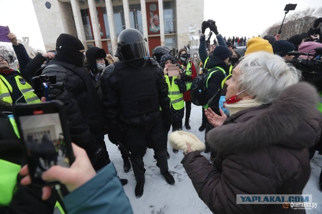 В Санкт-Петербурге сегодня на Невский проспект пускают по прописке