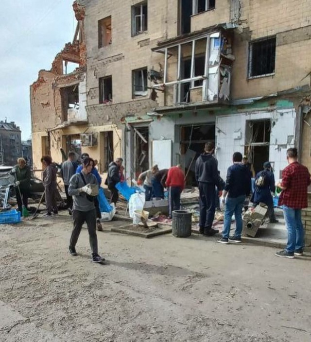 Беженцы из Украины убрали парк в Гданьске в благодарность за помощь и поддержку