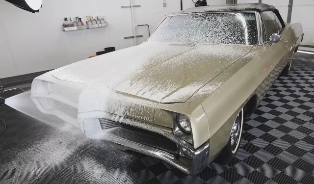 Старый Pontiac помыли впервые за 40 лет
