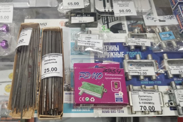 Где купить советские радиолампы и антикварные реле? Магазин «Радиотовары» в Саратове, который можно посещать как музей