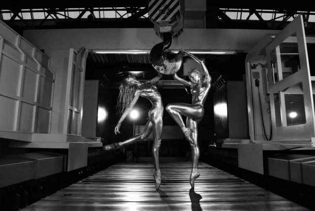 Был в балете: мужики девок лапают...