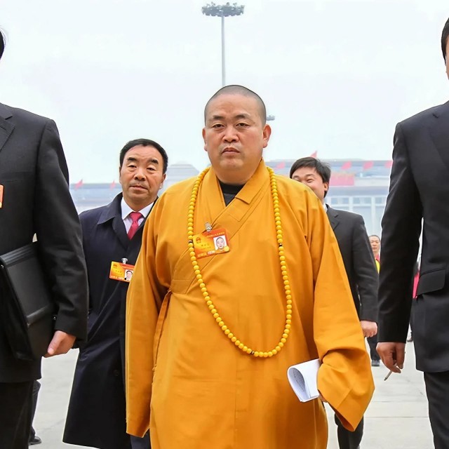 Экс-настоятеля легендарного монастыря Шаолинь арестовали за бездуховность.