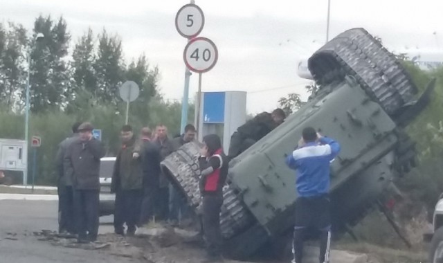 В Омске перевернулся танк.