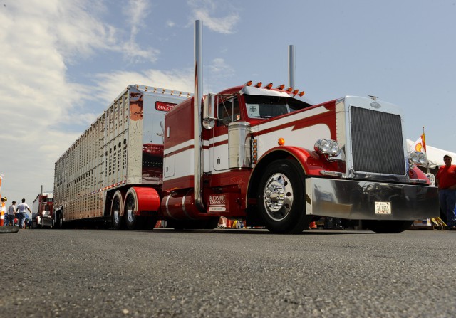 Шоу тюнингованных грузовиков Shell SuperRigs