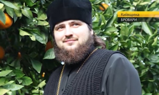 Роковой поход священника в сауну с девочками.