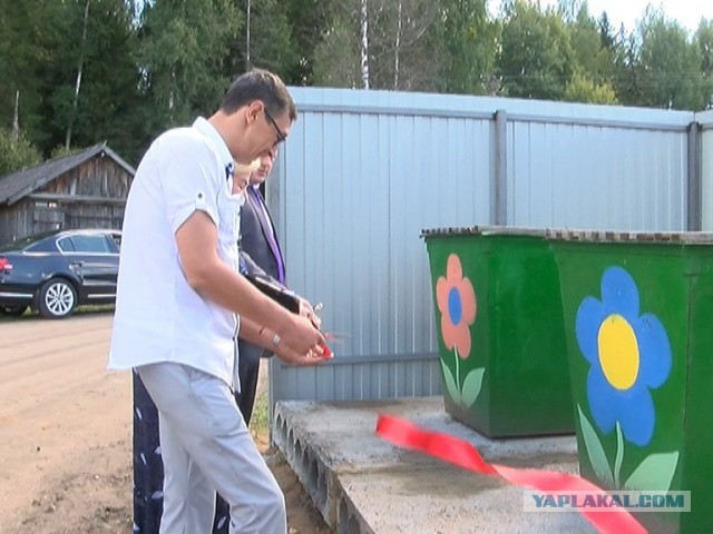 Дожили. В Красноярском крае торжественно открыли асфальт во дворе.