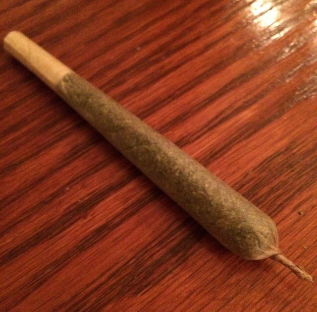 Пачка сигарет из натурального развесного табака стоит всего 36 рублей.