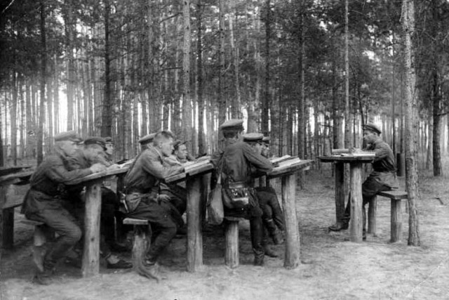Фотографии связанных с историей Красной и Советской Армии.