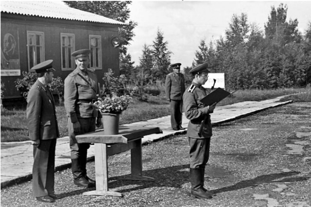 А давайте в честь праздника, выкладывать свои армейские фотки уважаемые яповцы